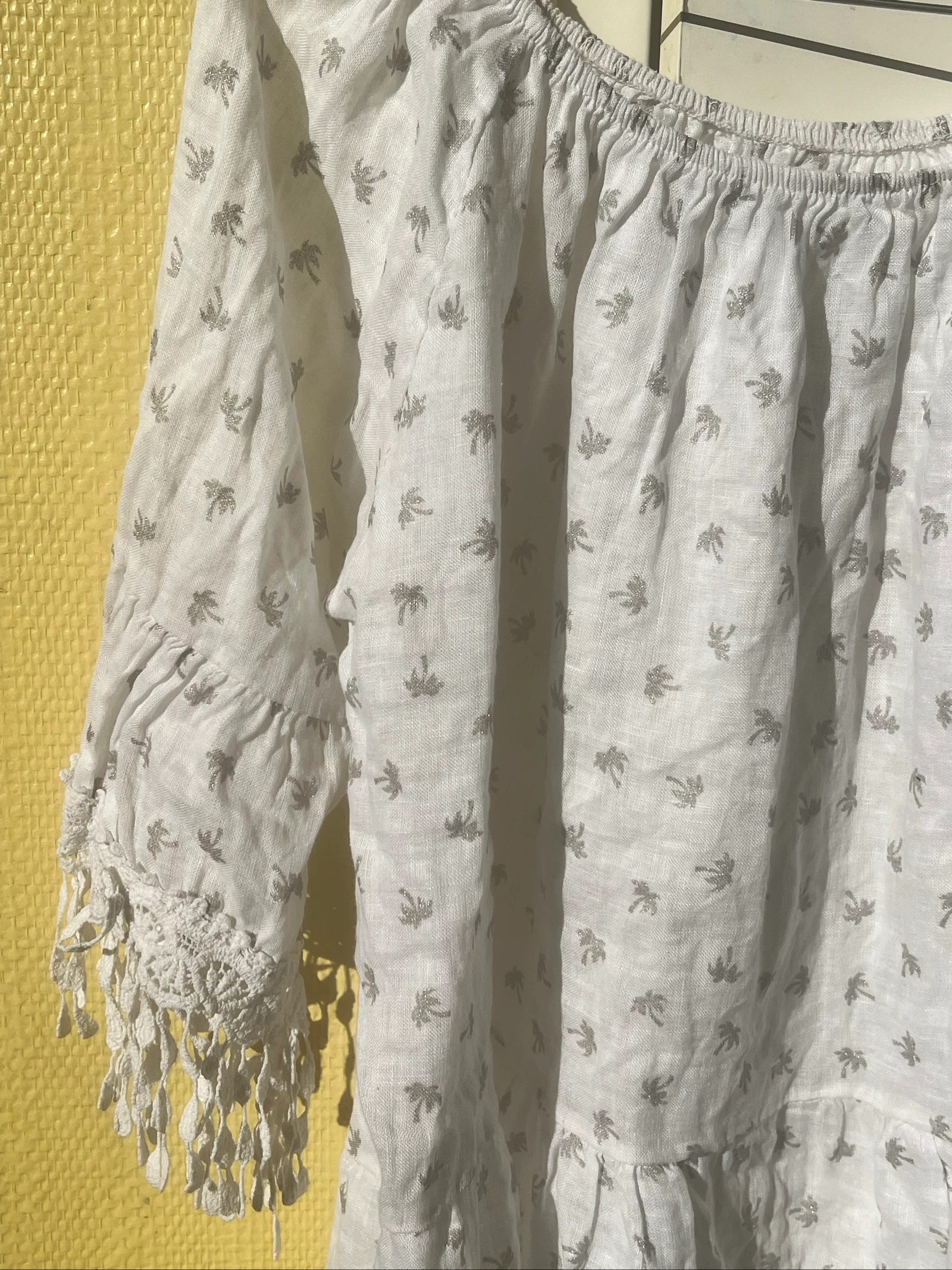 Witte bohemien blouse met franjes en zilveren palmboom motief – photo 2